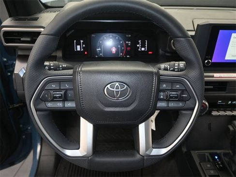 New 2025 Toyota 4Runner SR5 image 5