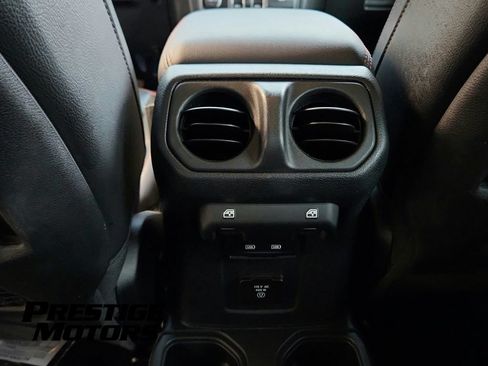 Used 2022 Jeep Gladiator Rubicon w/ LED Lighting Group AWD/4WD image 17
