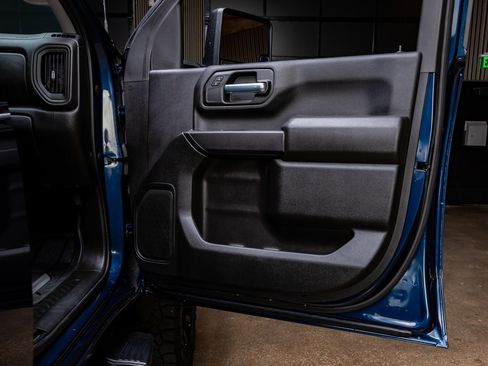 Used 2022 Chevrolet Silverado 2500 Custom w/ Custom Convenience Package image 31