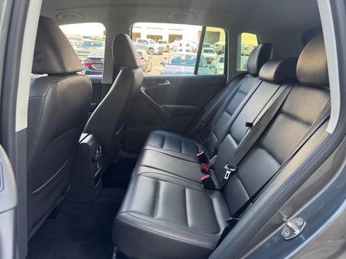Used 2017 Volkswagen Tiguan S image 17
