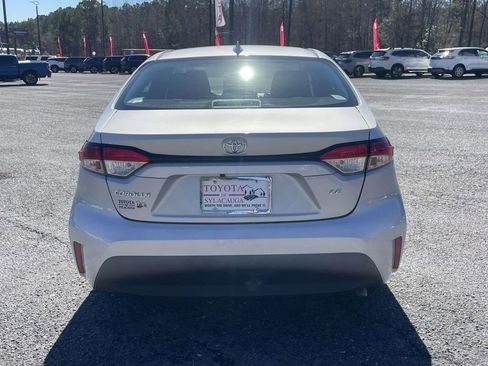 Used 2024 Toyota Corolla LE image 3
