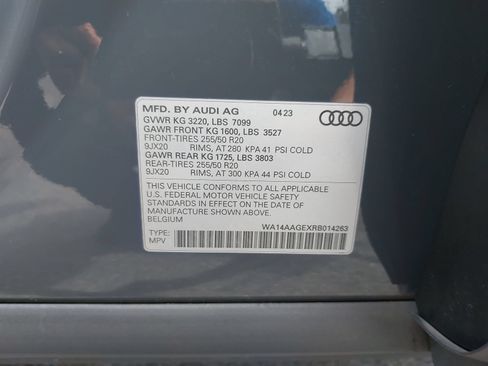 Used 2024 Audi Q8 e-tron Premium AWD/4WD image 41