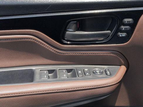 Used 2025 Honda Odyssey Touring image 13