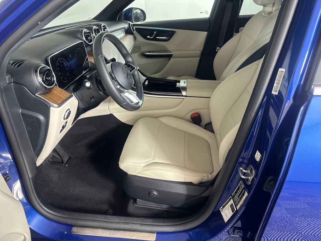 Certified 2025 Mercedes-Benz GLC 350e 4MATIC image 9