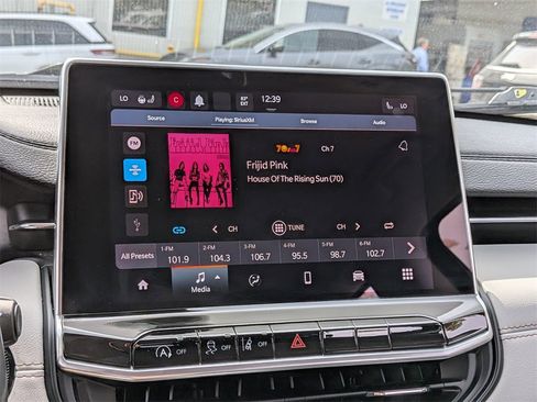 Used 2022 Jeep Compass Limited image 17