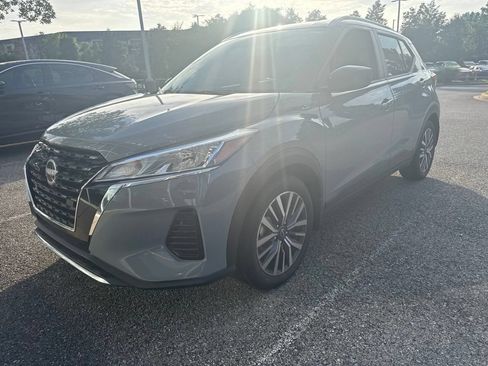 Used 2023 Nissan Kicks SV FWD image 6