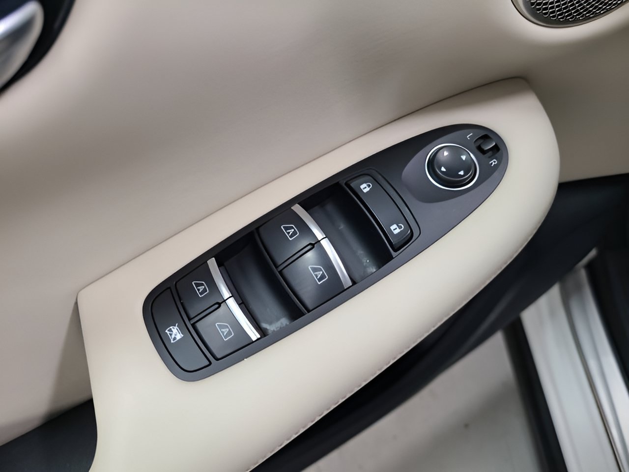 Used 2019 INFINITI QX50 Essential w/ Proactive Package AWD/4WD image 23