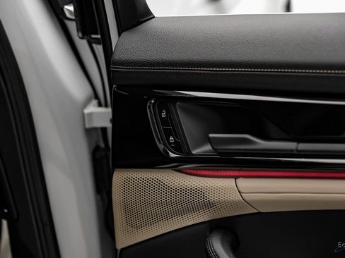 Used 2025 Porsche Panamera w/ Premium Package image 86