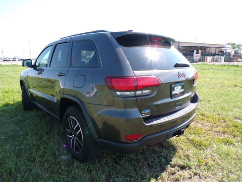 Used 2021 Jeep Grand Cherokee Trailhawk AWD/4WD image 7