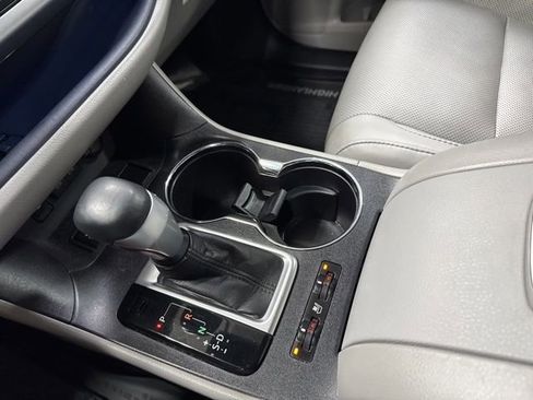 Used 2017 Toyota Highlander Limited FWD image 25