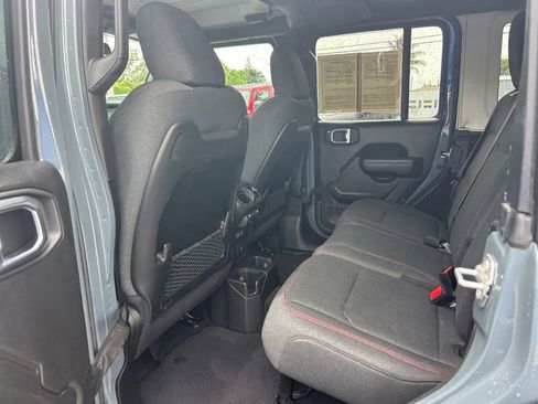 Used 2025 Jeep Wrangler Unlimited Rubicon AWD/4WD image 31