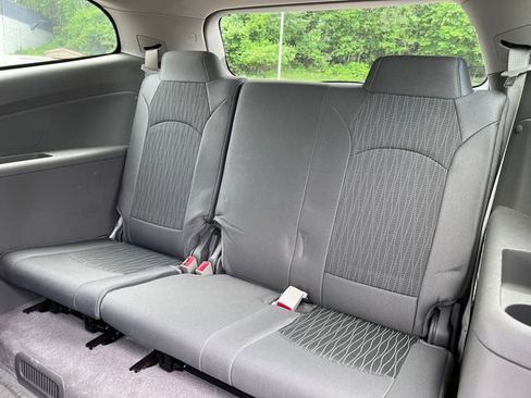 Used 2017 Chevrolet Traverse LS FWD image 6