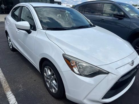 Used 2018 Toyota Yaris iA FWD image 2