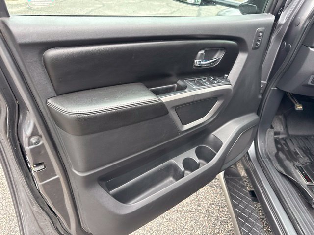 Used 2015 Nissan Titan PRO-4X w/ Pro-4x Luxury Package AWD/4WD image 11