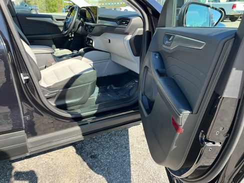 Used 2023 Ford Escape Active w/ Tech Pack #1 AWD/4WD image 31