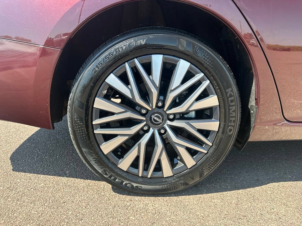 Used 2025 Nissan Altima 2.5 SV AWD/4WD image 38
