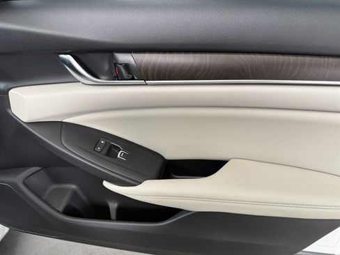 Used 2018 Honda Accord EX image 28