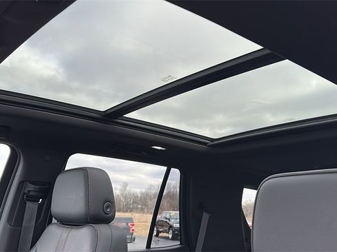 Used 2021 Chevrolet Tahoe RST w/ Luxury Package image 16