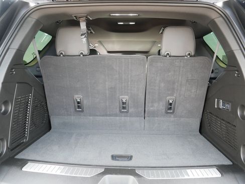 Used 2025 Chevrolet Tahoe Premier AWD/4WD image 18