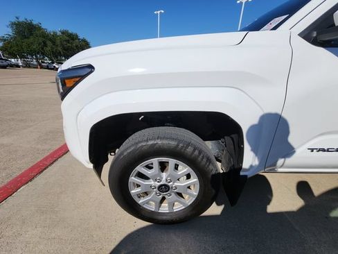 Used 2025 Toyota Tacoma SR5 AWD/4WD image 8