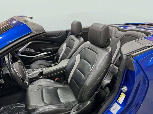 Used 2017 Chevrolet Camaro LT RWD image 40