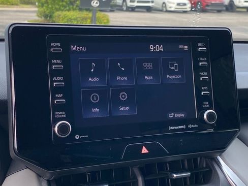 Used 2021 Toyota Venza LE image 7