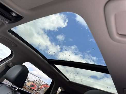 Certified 2023 Kia Sorento SX image 32