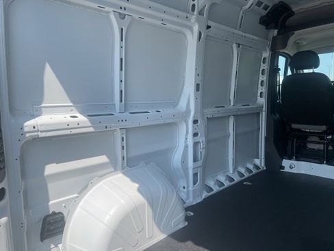 Used 2025 RAM ProMaster 2500 w/ Convenience Group image 8