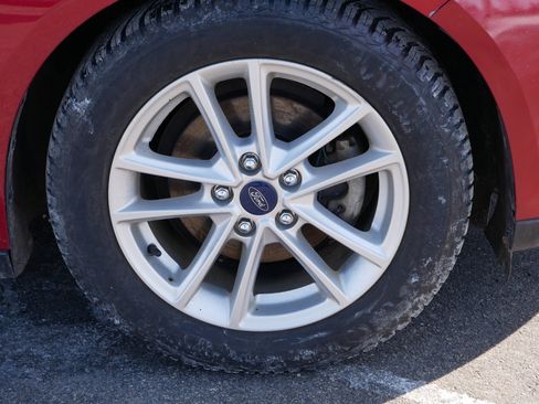 Used 2015 Ford Focus SE w/ SE Cold Weather Package image 15