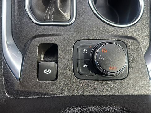 Used 2023 Chevrolet Traverse LT image 42