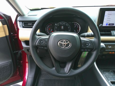 Used 2023 Toyota RAV4 LE image 19