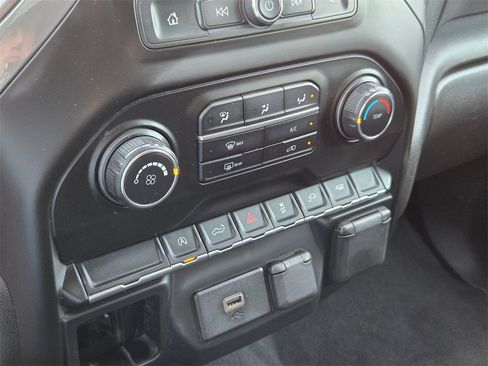 Used 2020 Chevrolet Silverado 1500 Custom w/ Custom Value Package image 16