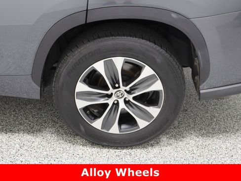 Used 2020 Toyota Highlander XLE image 10