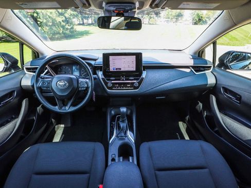 Used 2025 Toyota Corolla LE FWD image 2