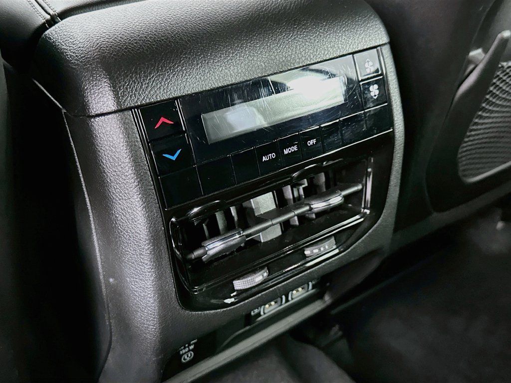 Used 2023 Jeep Grand Cherokee L Laredo w/ Luxury Tech Group I AWD/4WD image 32