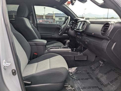 Used 2021 Toyota Tacoma TRD Sport w/ Technology Package RWD image 32