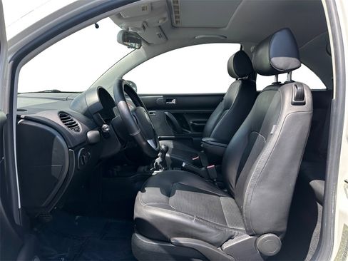 Used 2009 Volkswagen Beetle S image 9