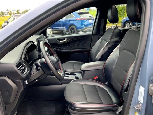 Used 2024 Ford Escape ST-Line w/ Tech Pack #1 AWD/4WD image 9