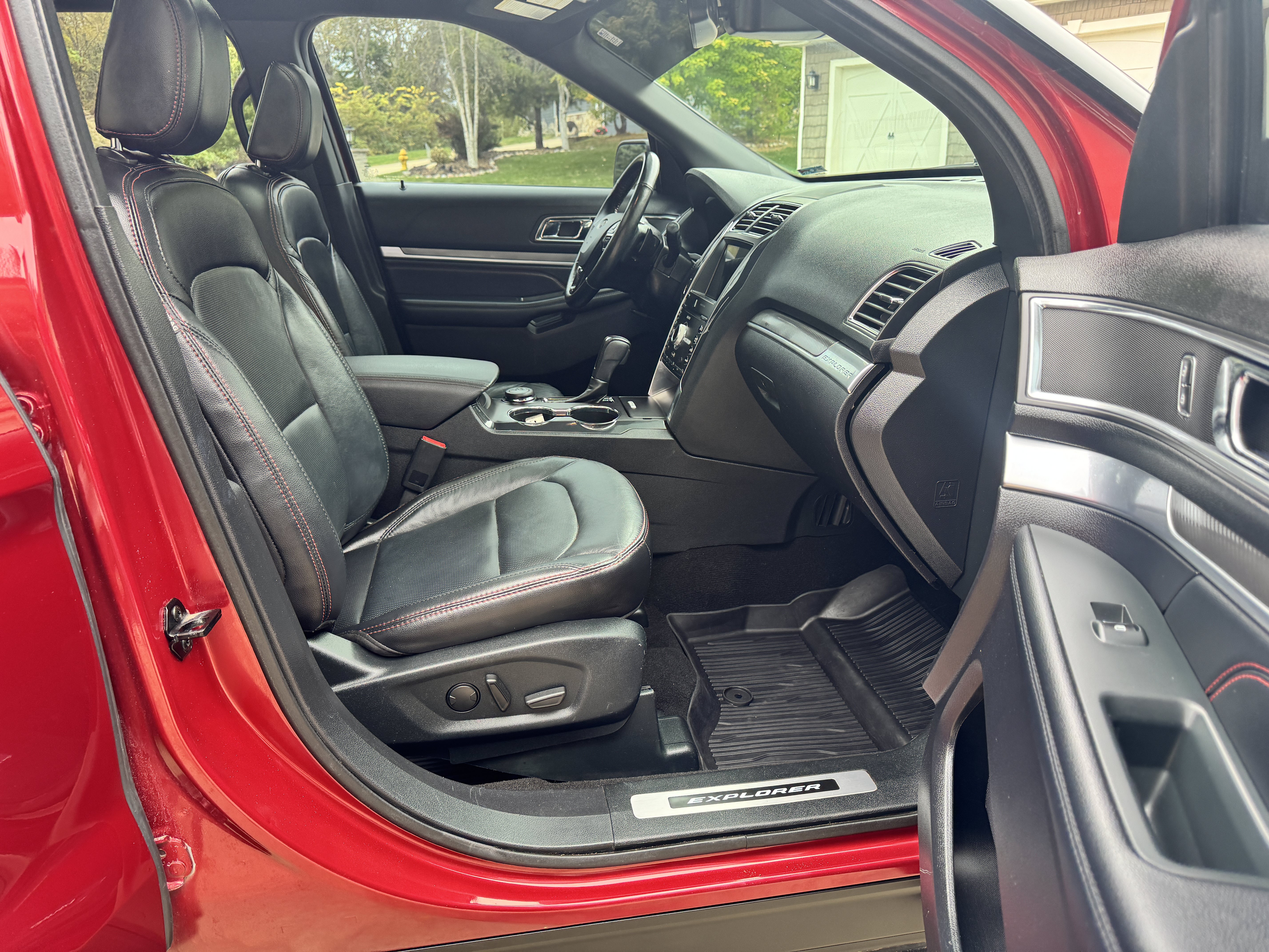 Used 2019 Ford Explorer Sport w/ Ford Safe & Smart Package AWD/4WD image 24