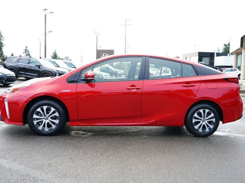 Used 2019 Toyota Prius XLE image 8