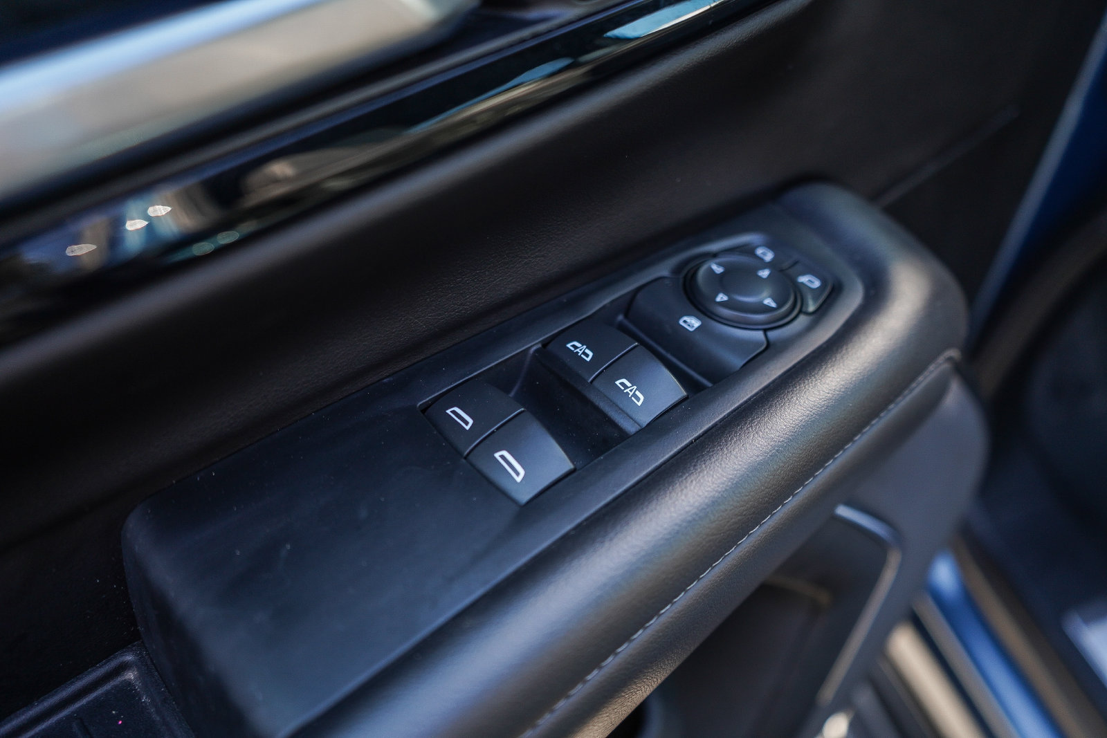 Used 2025 Chevrolet Suburban LT AWD/4WD image 22