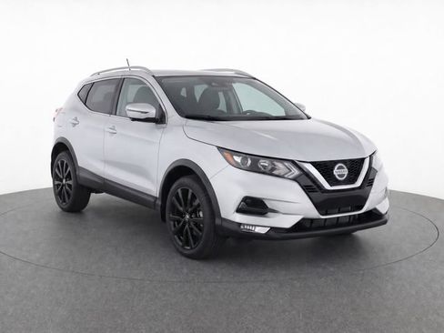 Used 2022 Nissan Rogue Sport SV FWD image 2