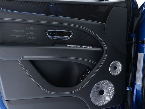 Certified 2025 Bentley Bentayga Extended Wheelbase image 11