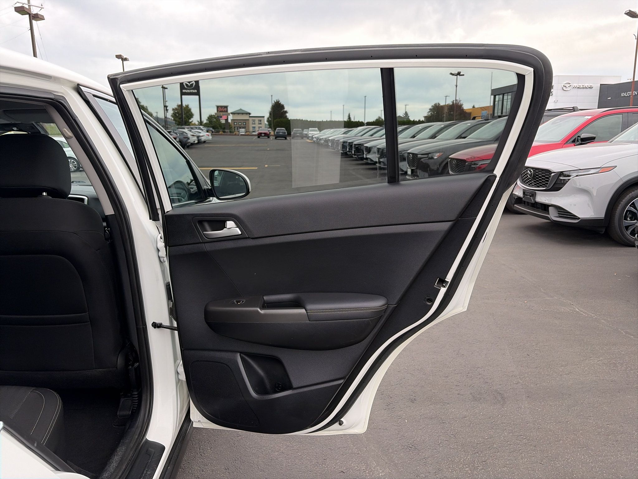 Used 2020 Kia Sportage LX AWD/4WD image 15