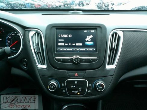 Used 2018 Chevrolet Malibu LT image 14