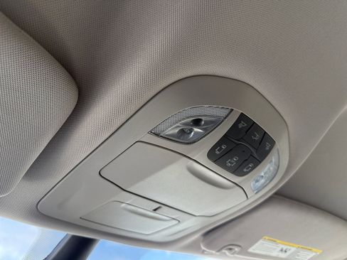 Used 2024 Chrysler Pacifica Touring-L FWD image 21