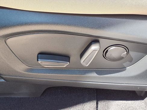 Used 2022 Ford Explorer XLT image 12