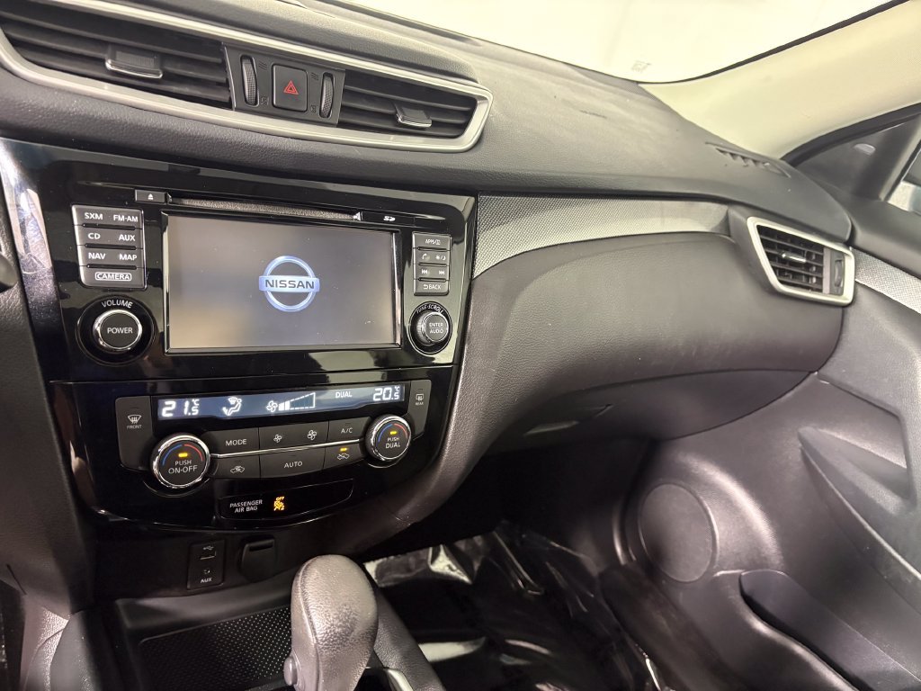 Used 2016 Nissan Rogue SL AWD/4WD image 17