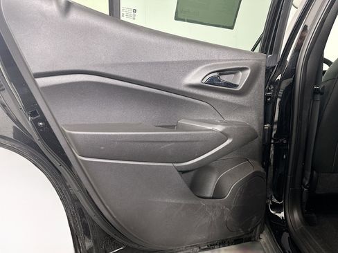 Used 2025 Chevrolet Trax LT image 25