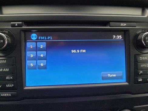 Used 2018 Nissan Titan SV w/ SV Convenience Package image 25